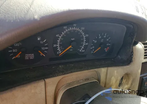 1996 Mercedes-Benz E 320 z USA, uszkodzony, nr VIN WDBJF55F2TJ013035